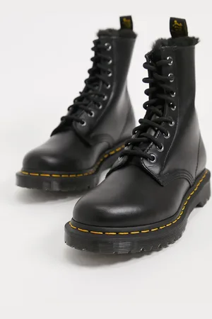 Dr. Martens Atlas 8 eye fluff lined boots in