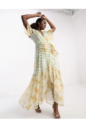 HOPE & IVY Flutter sleeve wrap maxi dress in contrast green floral