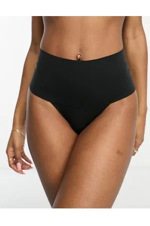 Spanx Undie-tectable smoothing thong in