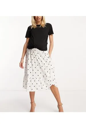Mama;licious Mamalicious Maternity wrap front midi skirt in mono spot print