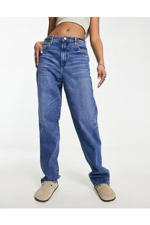 Wrangler Mom straight fit jean in mid