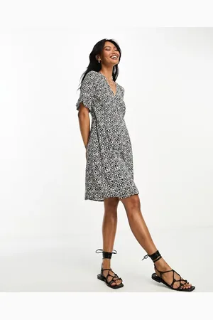 Y.A.S Y.A.S Elma mini wrap dress in and white ditsy print