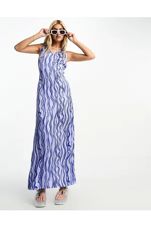 Heartbreak Satin flippy hem maxi dress in swirl print