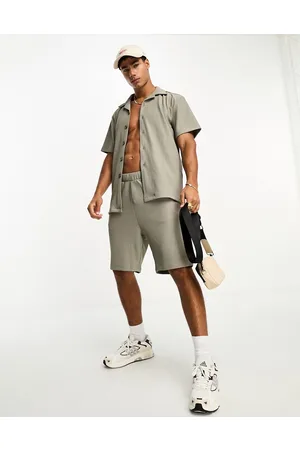 SELECTED Co-ord plisse shorts in khaki