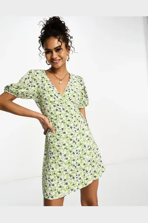 Glamorous Short sleeve wrap mini dress in green retro floral