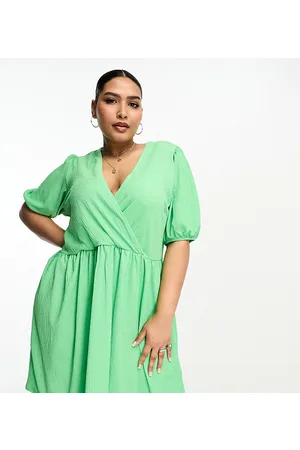 Pieces® Pieces Curve exclusive textured v neck smock mini dress in bright