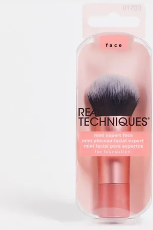 Real Techniques Mini Expert Face Brush