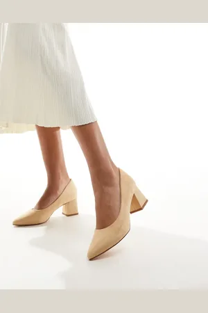 Truffle Collection Block heel court shoes in beige