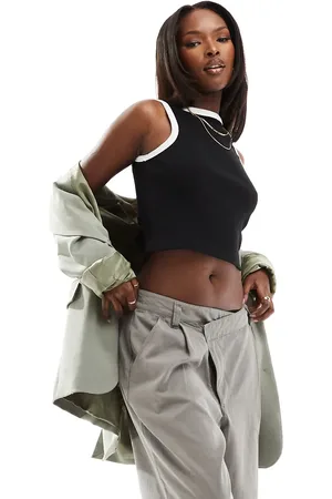 Kaiia Cropped contrast trim ribbed racerneck top in black
