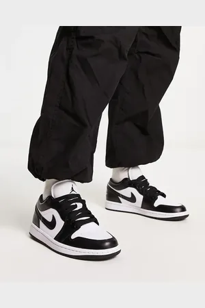 Jordan AJ1 Low trainers in and black