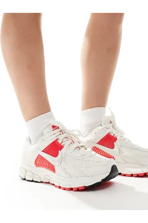 Nike Zoom Vomero 5 trainers in and white