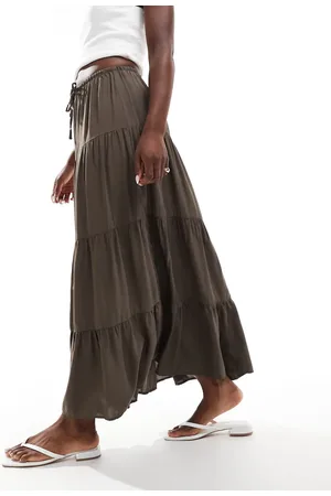 Bershka Tiered maxi skirt in chocolate