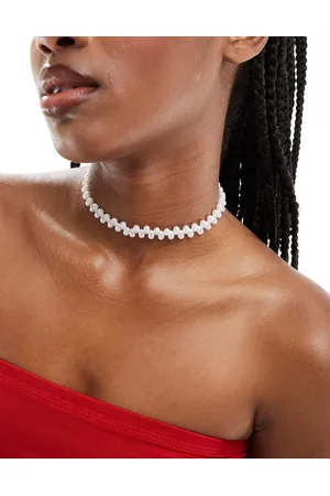 True Decadence Pearl choker necklace in