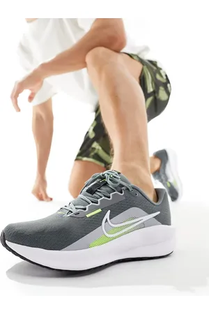 Nike Downshifter 13 trainers in and grey