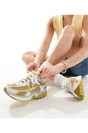 Nike Zoom Vomero 5 trainers in