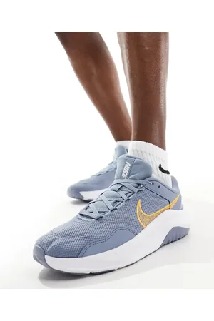 Nike Legend Essential 3 trainers in and orange