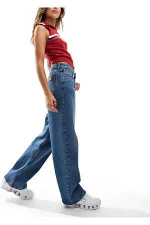 Wrangler Loose straight fit jean in mid