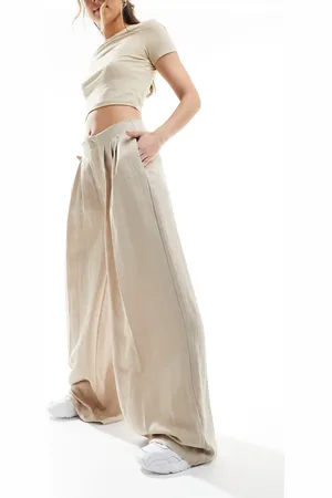 Stradivarius Tailored pleated wide leg trouser in caramel