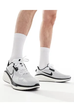 Nike Vomero 17 trainers in and black