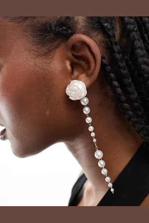 True Decadence Pearl drop earrings with roses in