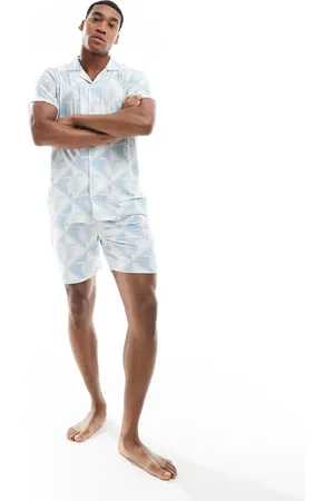Chelsea Peers Poly short sleeve revere and short pyjama set in turtle geo print