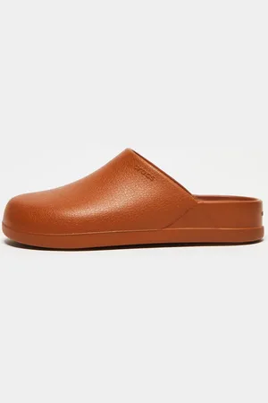 Crocs Unisex dylan clogs in cognac tan