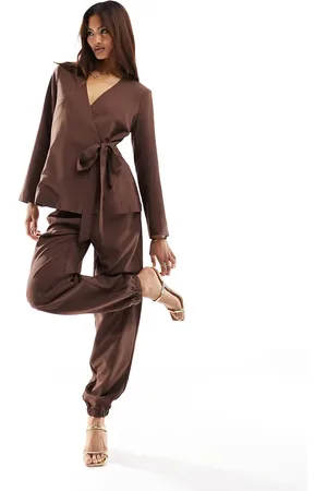 Pieces® Formal woven jogger co-ord in chocolate
