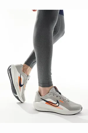 Nike Downshifter 13 trainers in and orange