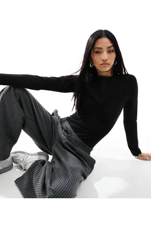 New Look Long sleeve twist detail body in