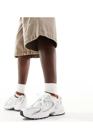 New Balance 530 trainers in and silver with brown