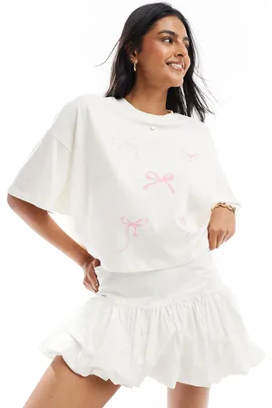 ONLY Scattered pink bow graphic cropped t-shirt in