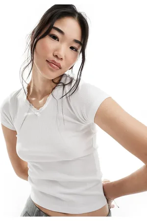 Cotton On Cotton On v-neck fitted t-shirt with rosette detail in