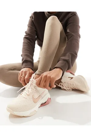Nike Air Zoom Bella trainers in