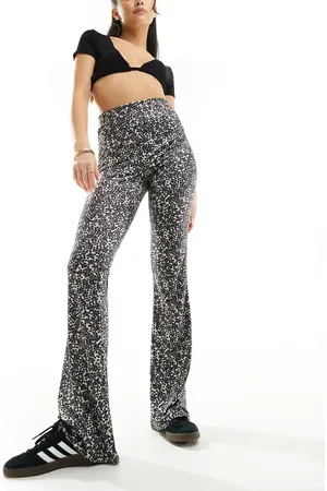 Pieces® Flares leggings in spot print
