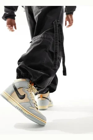 Nike Dunk Hi Retro SE trainers in and brown