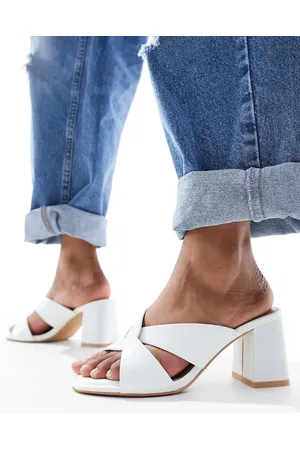 New Look Twist front heeled mule in