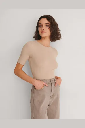 NA-KD Round neck tight fit ribbed t-shirt in beige