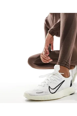 Nike Free Run NN trainers in and black