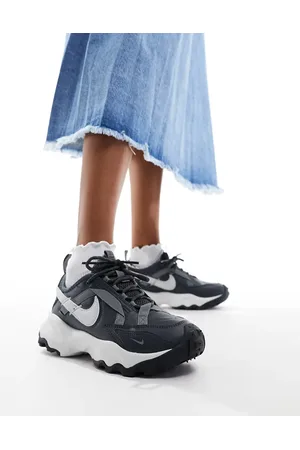 Nike TC 7900 trainers in and grey