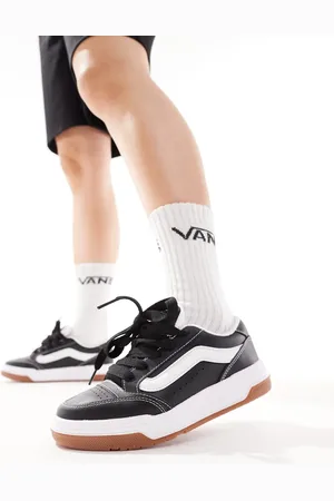 Vans Hylane chunky trainers in with gum sole