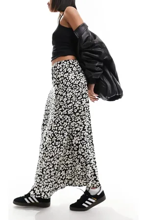 VERO MODA Elasticated waistband maxi skirt in mono floral