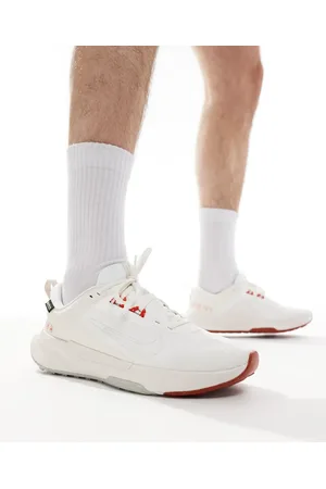 Nike Juniper Trail 2 GORE-TEX trainers in and red