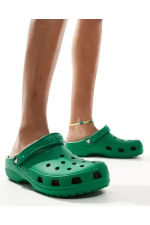 Crocs Unisex Classic clogs in ivy