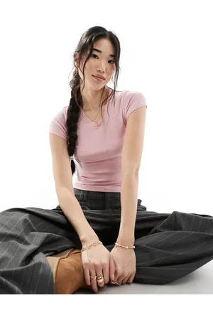 Cotton On Cotton On v-neck fitted t-shirt with rosette detail in