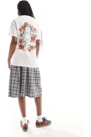Daisy Street Oversized t-shirt with Garfield strawberry graphic