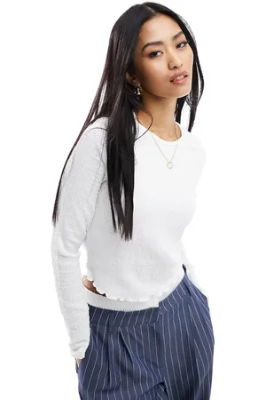 New Look Textured long sleeve baby tee in cream