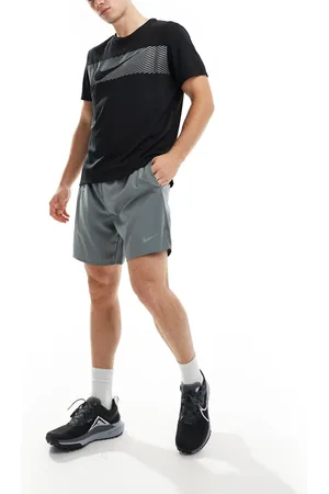 Nike Challenger Dri-FIT 7 inch shorts in