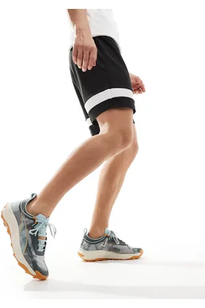 PUMA Voyage Nitro 3 trainers in