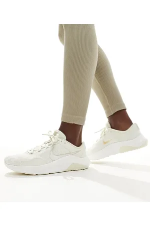 Nike Legend Essential 3 NN trainers in off