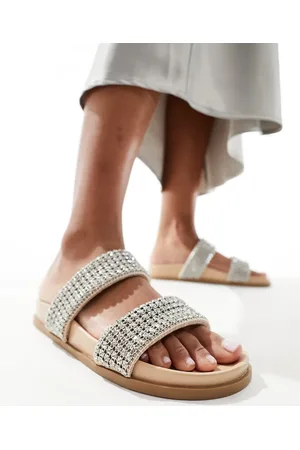 Schuh Tessie embellished slides in